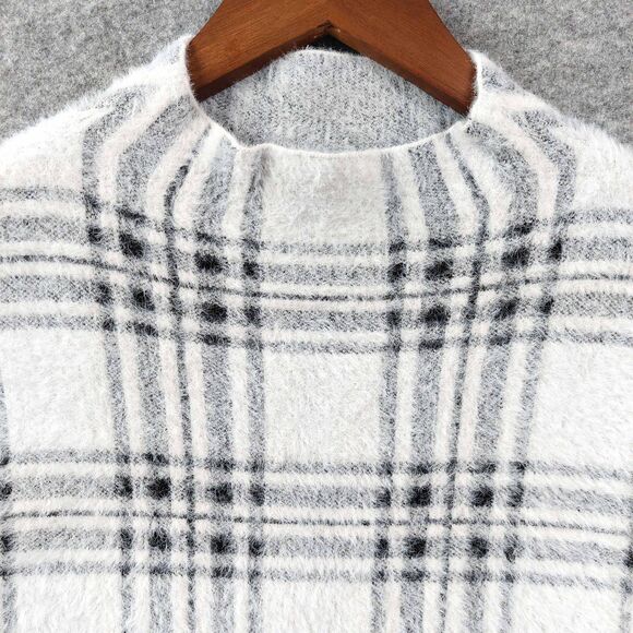 Tahari Sweater Womens Sz M White Gray Plaid Eyelash Knit Mock Neck Pullover Soft - Picture 3 of 8